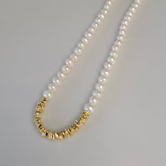 Gilded Elegance Pearl Necklace