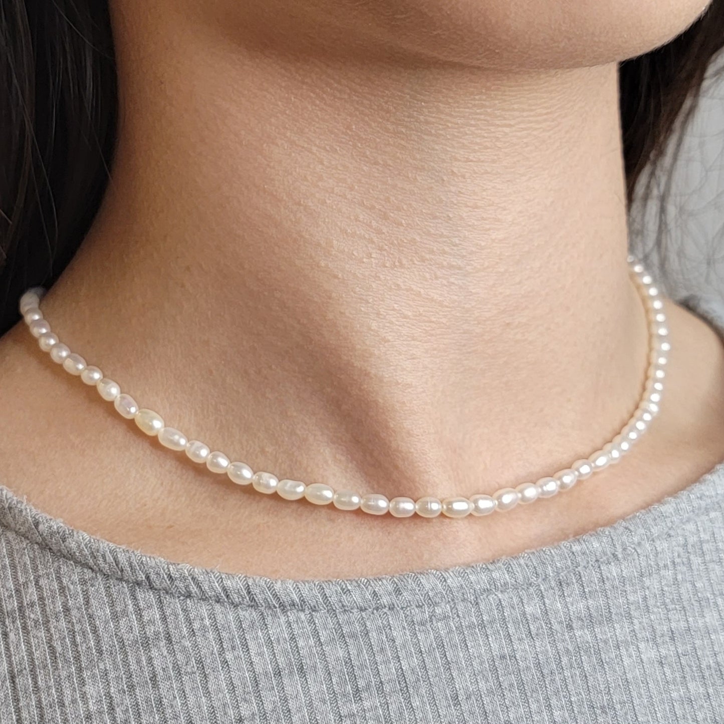 Tiny pearl choker